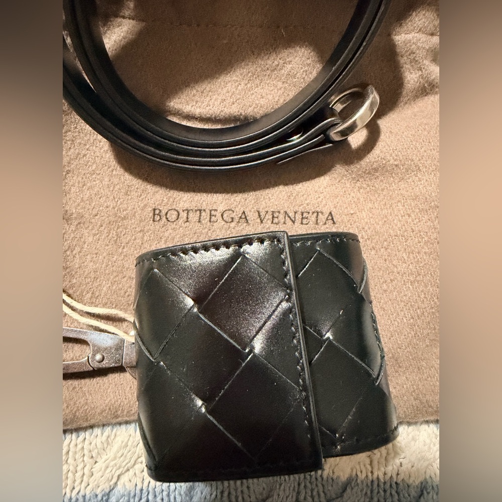 NWT✨BOTTEGA VENETA AirPods Case on Strap